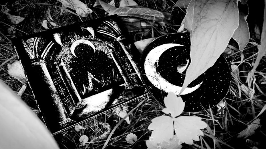 Moonlight Drowns - The Stars Guide the Path